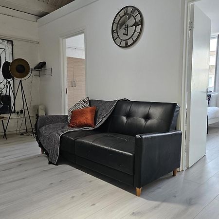 Trendy Apartment In Old Street Лондон Екстериор снимка